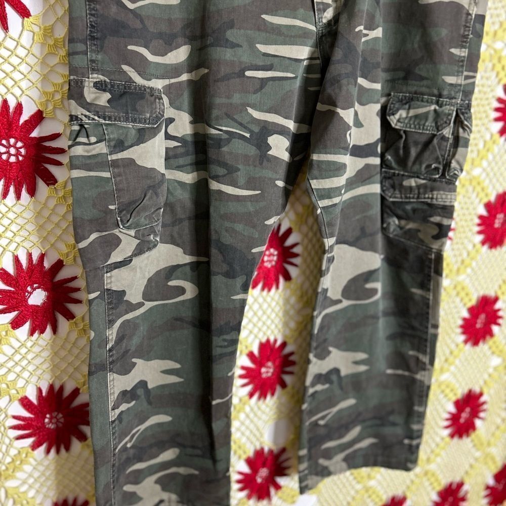 WRANGLER Jeans Cargo Camo Pants / Size 40 X 28 - Picture 13 of 15